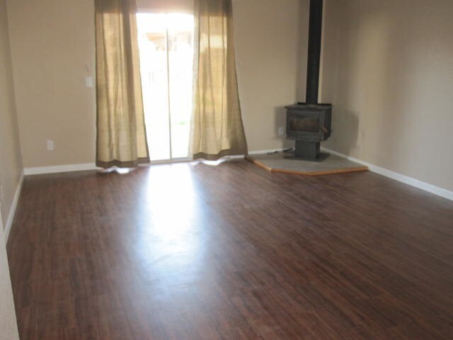 Building Photo - House For Rent in Madera