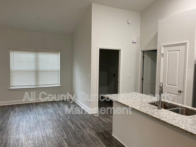 Building Photo - 500 Holly Rd