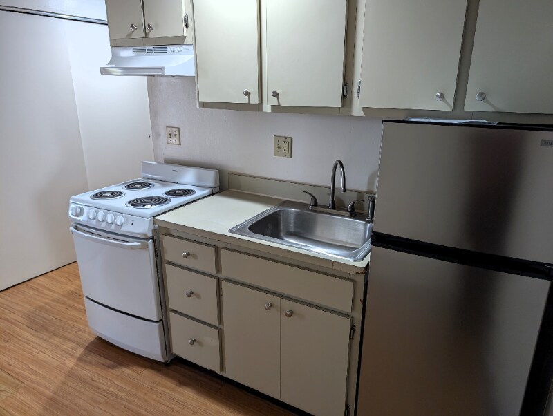 Primary Photo - 2668 Elmwood Ave
