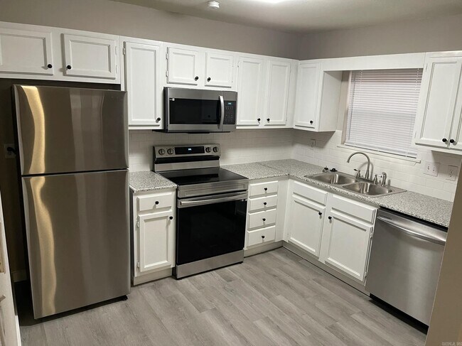 Building Photo - 601 Lora Dr