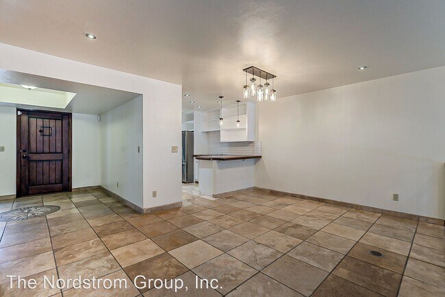 Foto del edificio - 3 br, 2 bath House - 406 N Dodge Blvd
