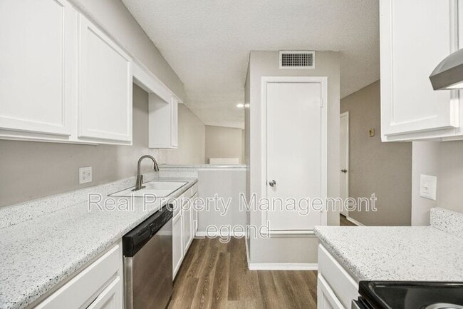 Building Photo - 8109 Silver Creek Rd