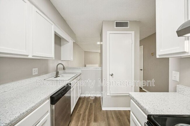 Foto del edificio - 8109 Silver Creek Rd