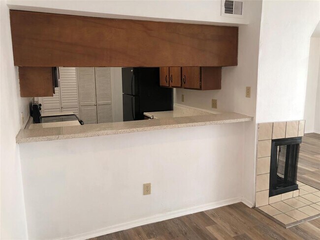 Foto del edificio - 8048 Sands Point Dr