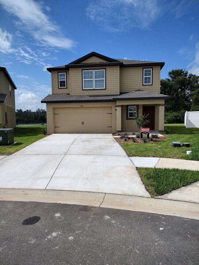 Building Photo - Beautiful 4 bedroom 2.5 Bathroom House For...