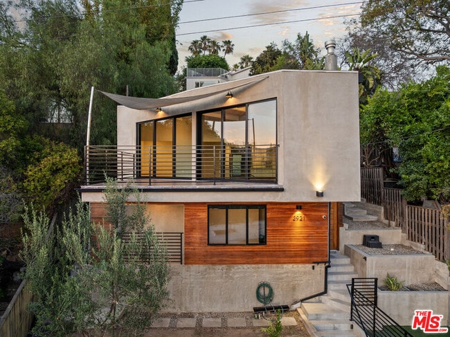 Building Photo - 3921 Clayton Ave W