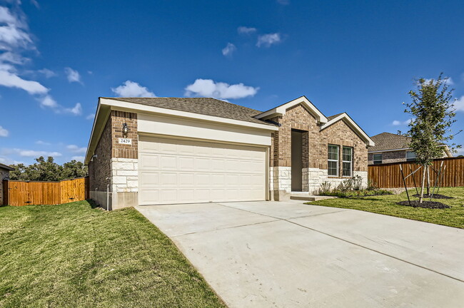Foto del edificio - 2429 Hackamore Dr