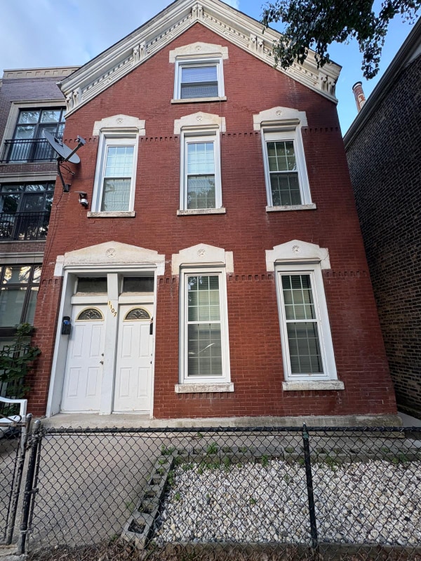 Photo - 1107 N Hermitage Ave (Chicago, IL)