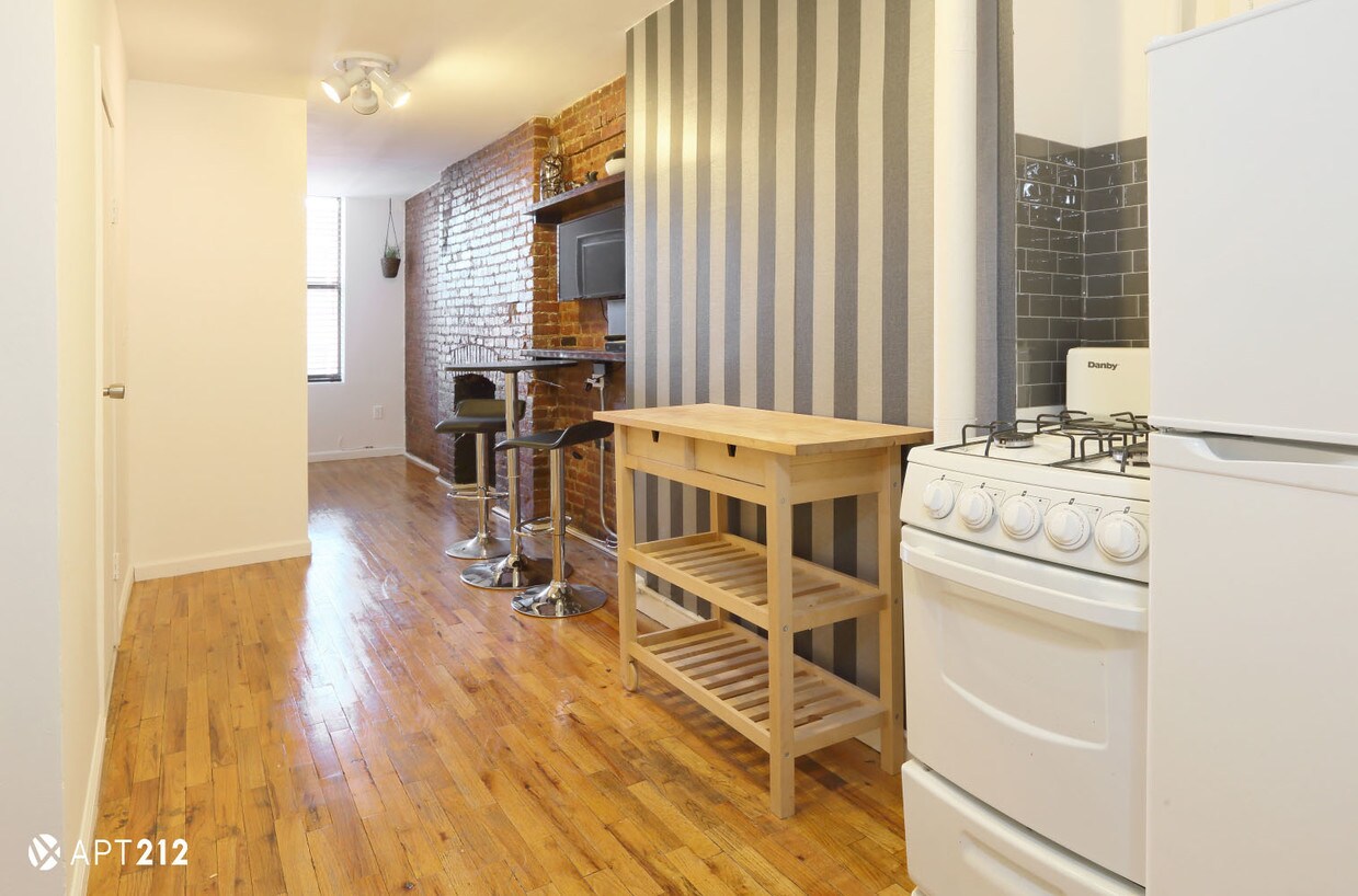 Primary Photo - 125 White St