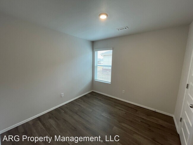 Foto del edificio - 3 br, 2 bath House - 3213 E Ricky Drive