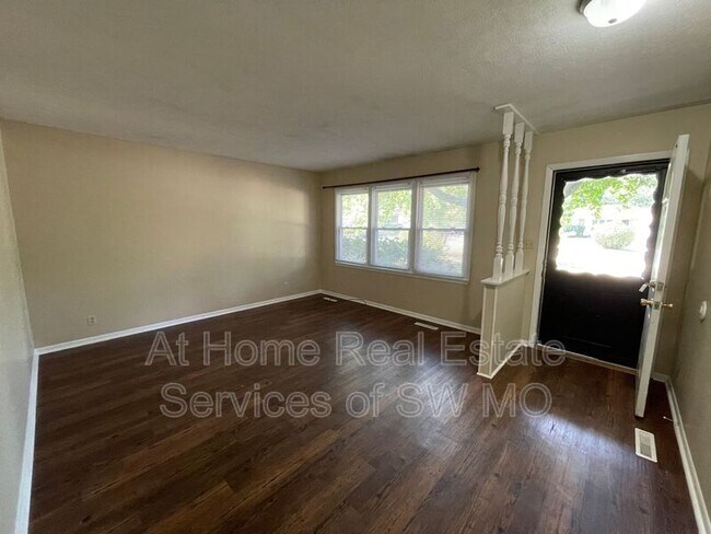 Foto del edificio - 331 E Wayland St