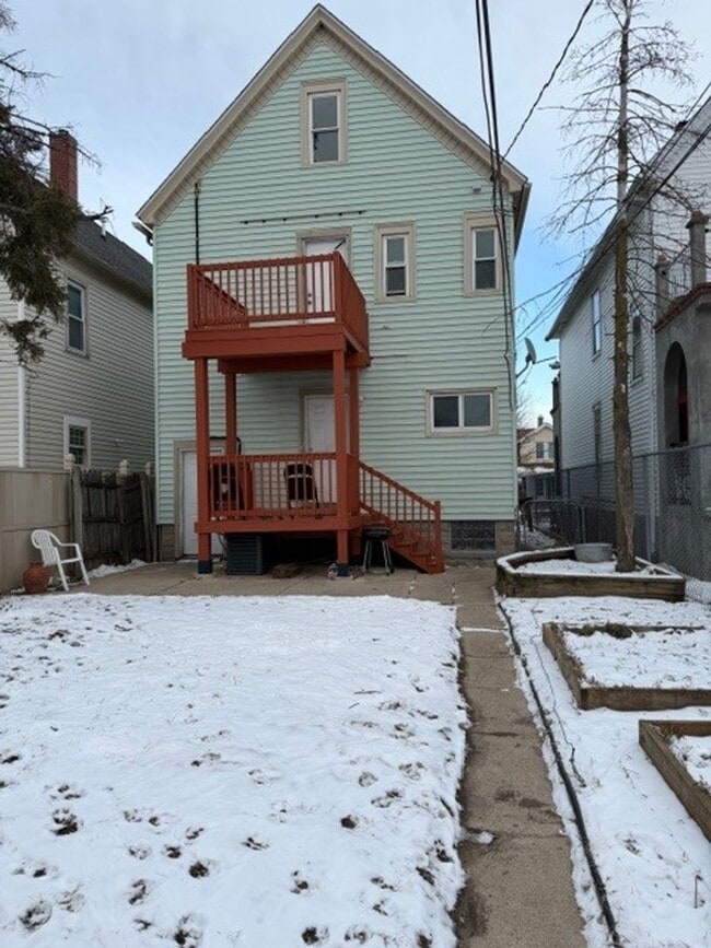 Building Photo - Newly Renovated 3-Bedroom Upper Duplex – Brand New Everything!
