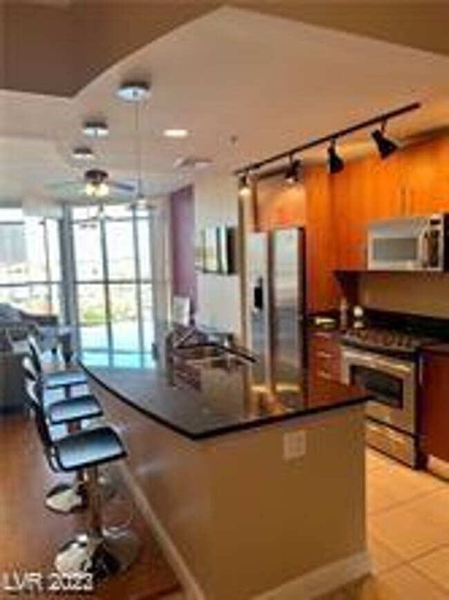 Foto del edificio - Allure Stunner!