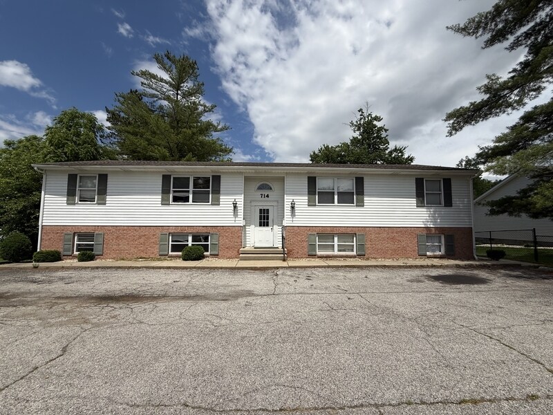 Foto principal - 714 S State St