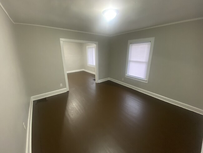 Foto del edificio - 527 N Bradley Ave