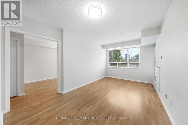 Photo du bâtiment - 1801-1801 Bayview Ave