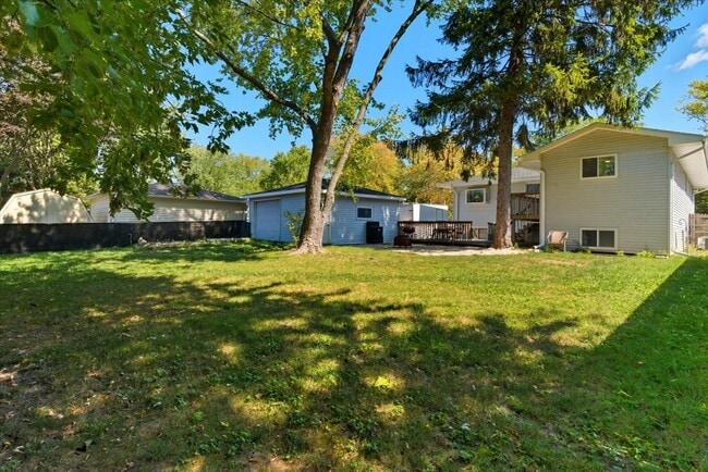 Building Photo - 830 Russell Ave