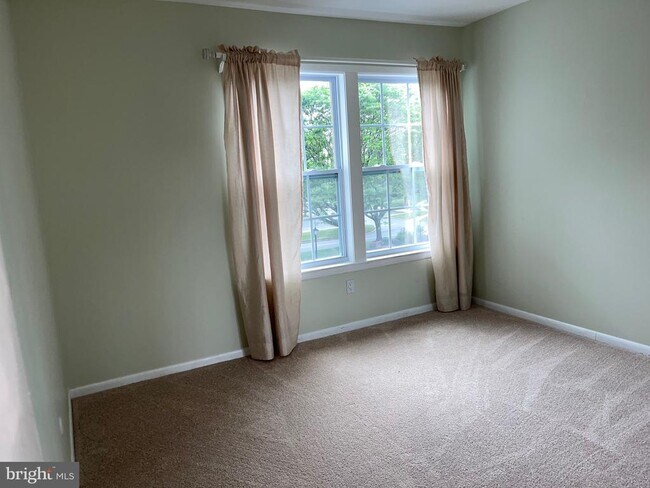 Foto del edificio - 110 Lowell Ct