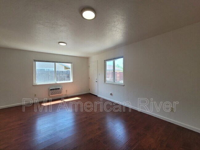 Foto del edificio - 10370 S White Rock Rd