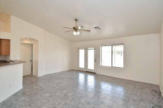 Foto del edificio - 10254 E 38th St