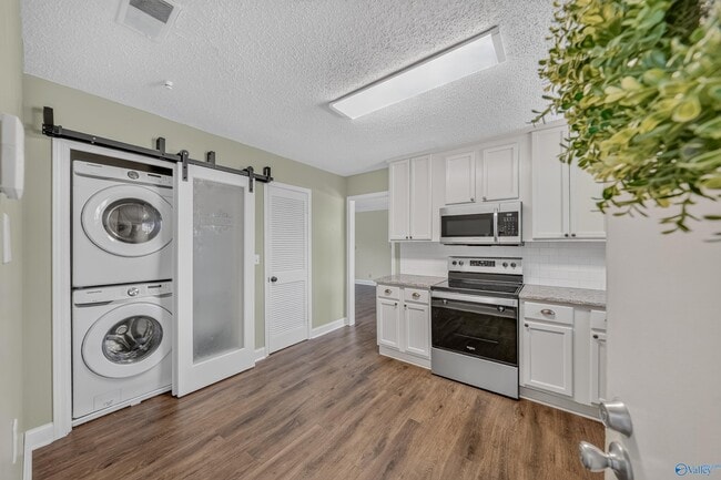Building Photo - 1208 SE Willowbrook Dr