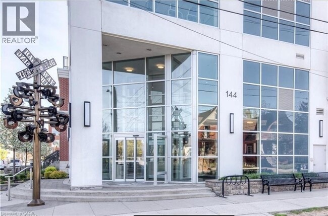 Building Photo - 144 Park St