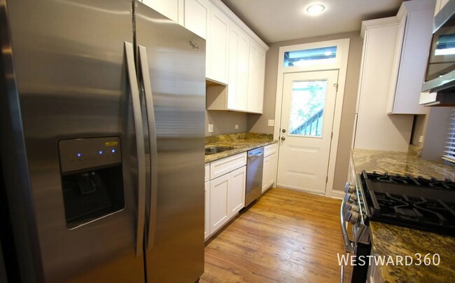 Foto del edificio - 1120 W Addison St