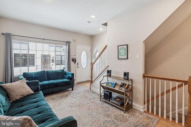 Foto del edificio - 1041 Dorrance St