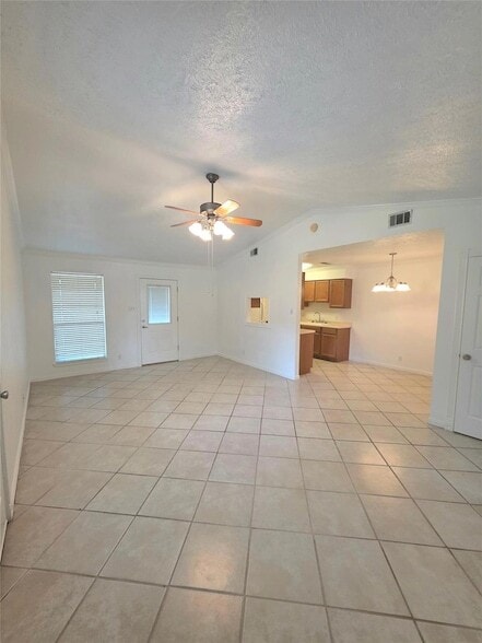 Building Photo - 15208 Spring Hill Ln