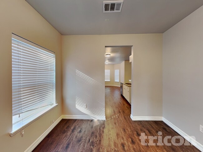 Building Photo - 2115 Mesa Wood Dr