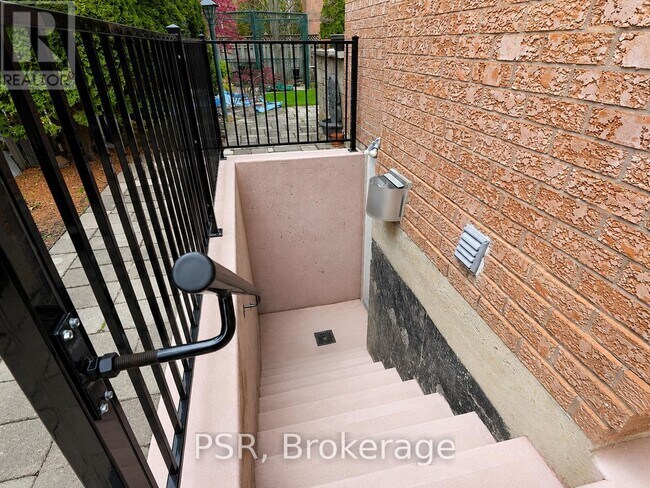 Photo du bâtiment - 1479 Bancroft Dr