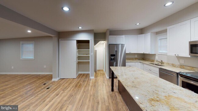 Foto del edificio - 822 N Kenmore St