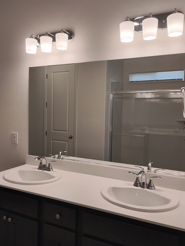 Building Photo - Brand-New 4-Bedroom Home for Rent in Hughson – Built 2025