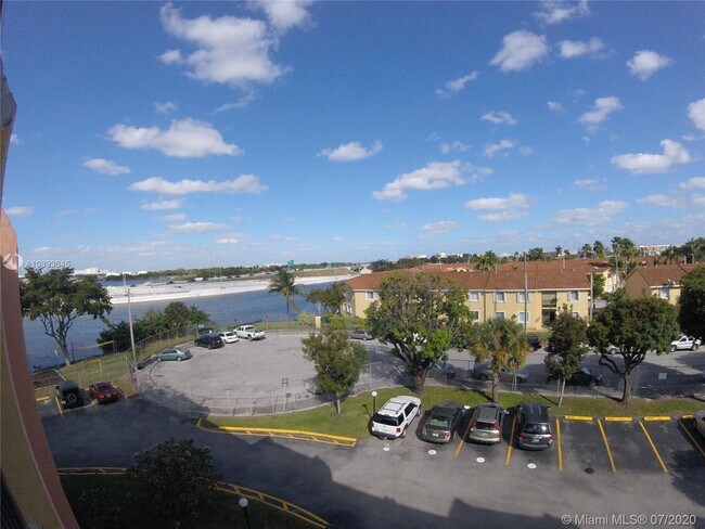 Foto del edificio - 4705 NW 7th St