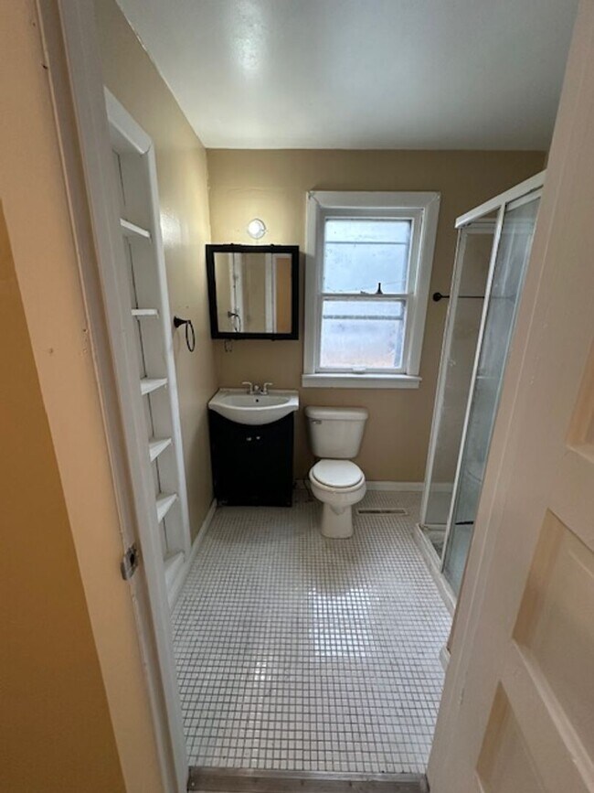 Foto del edificio - House for Rent with detached garage 3 BR/ 2 BA 61604