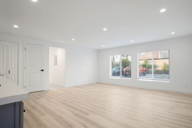 Foto del edificio - 8101 Larson Ave