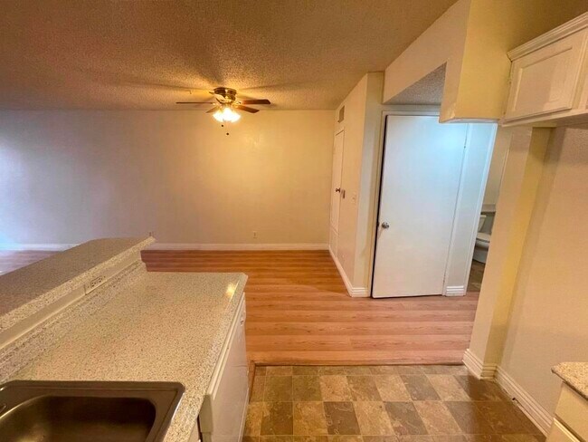 Foto del edificio - 10225 Hillhaven Ave