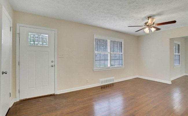 Building Photo - 1693 Valencia Rd