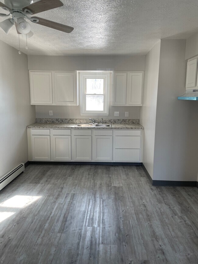 Building Photo - 5017 Winthrop Dr