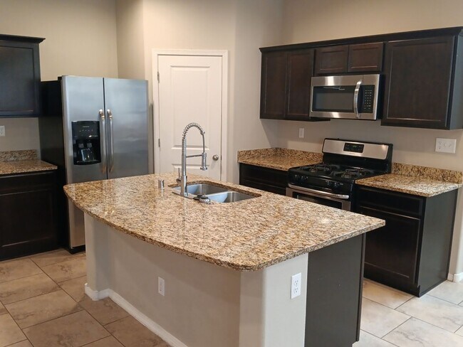 Foto del edificio - Stunning Home! Showings available Today!