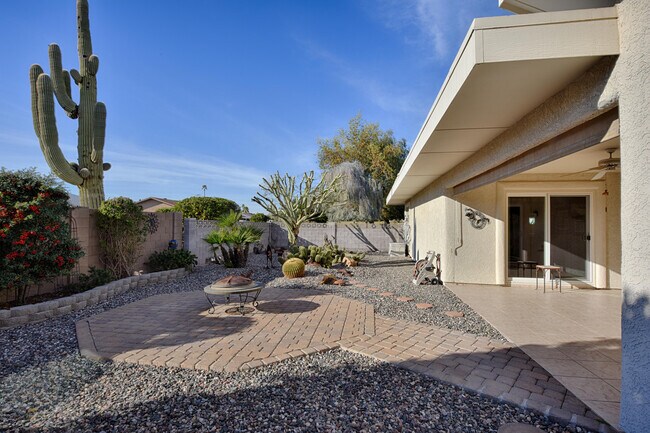 Building Photo - 16430 N Desert Holly Dr