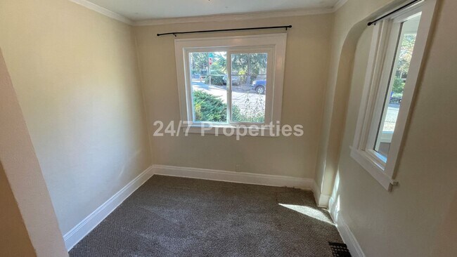 Foto del edificio - Nostalgic 2 BD | 2 BA House w/ Large Backy...