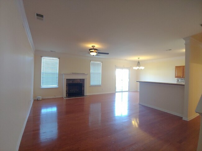 Foto del edificio - Stunning 3 Bedroom Townhome in Tucker!