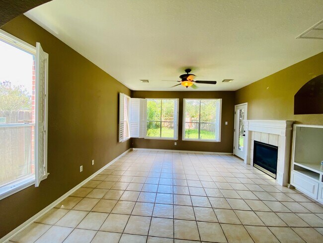 Foto del edificio - 6302 Spring Tide Ct