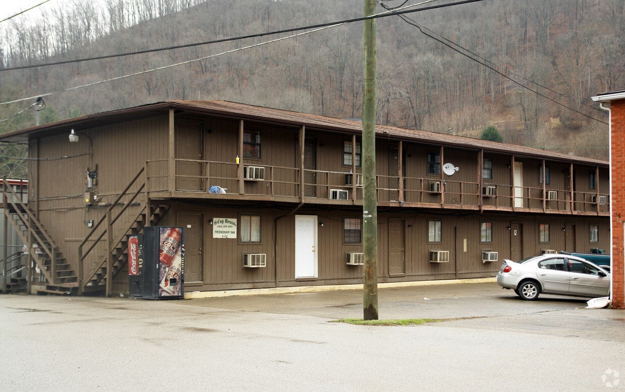 Building Photo - 703 Elm St