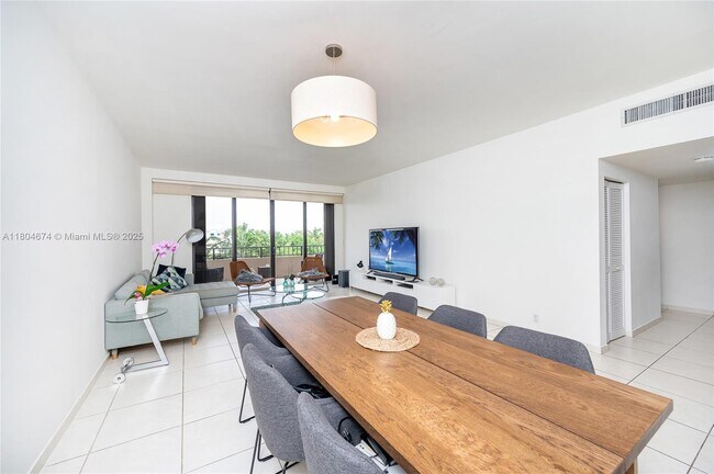 Building Photo - 151 Crandon Blvd