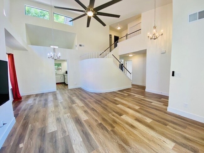 Foto del edificio - $3,200 Champlain & Perrin, 3 Bedrooms - E....