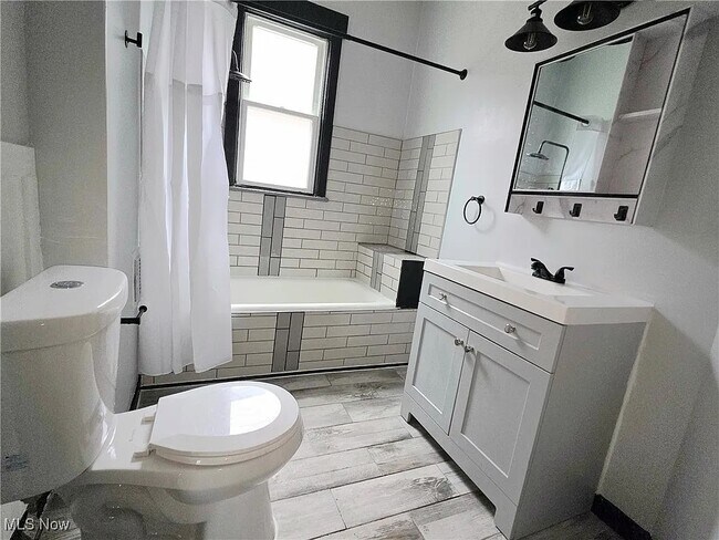 Foto del edificio - 3620 E 63rd St