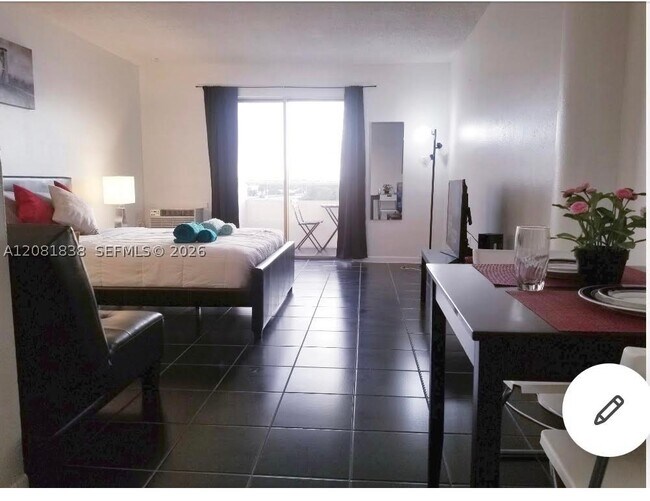 Foto del edificio - 7904 West Dr