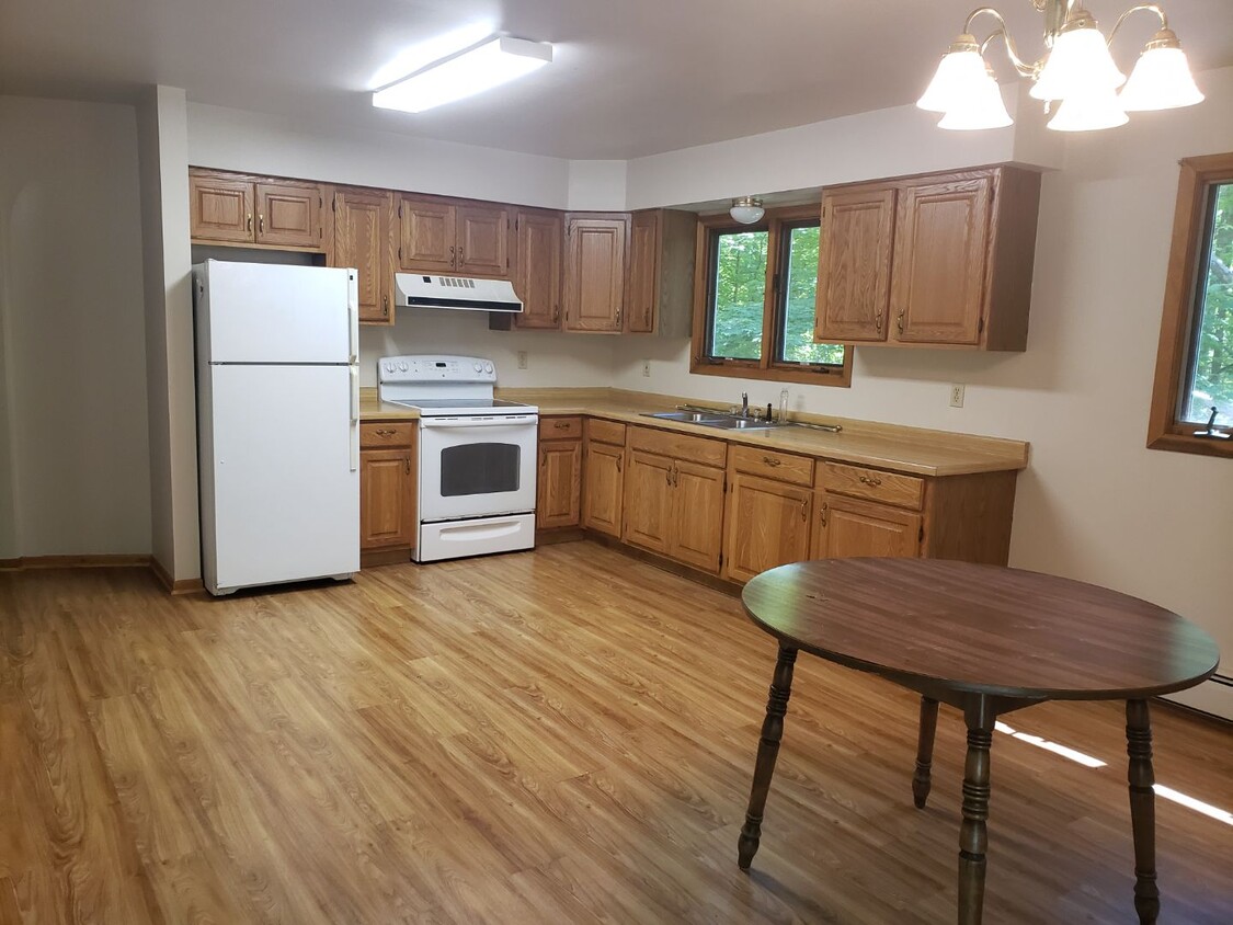 kitchen - 22696 Pinewood Rd